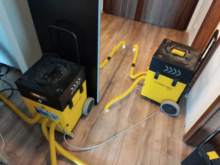 osuszanie-po-zalaniu-mieszkania